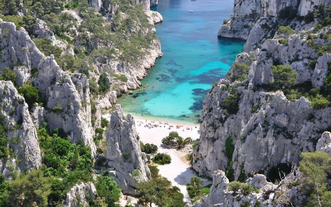 HôTEL LES VOLETS ROUGES - CASSIS