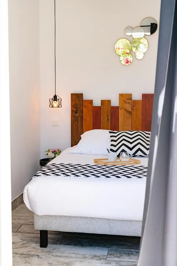** Hotel HôTEL LES VOLETS ROUGES - CASSIS France