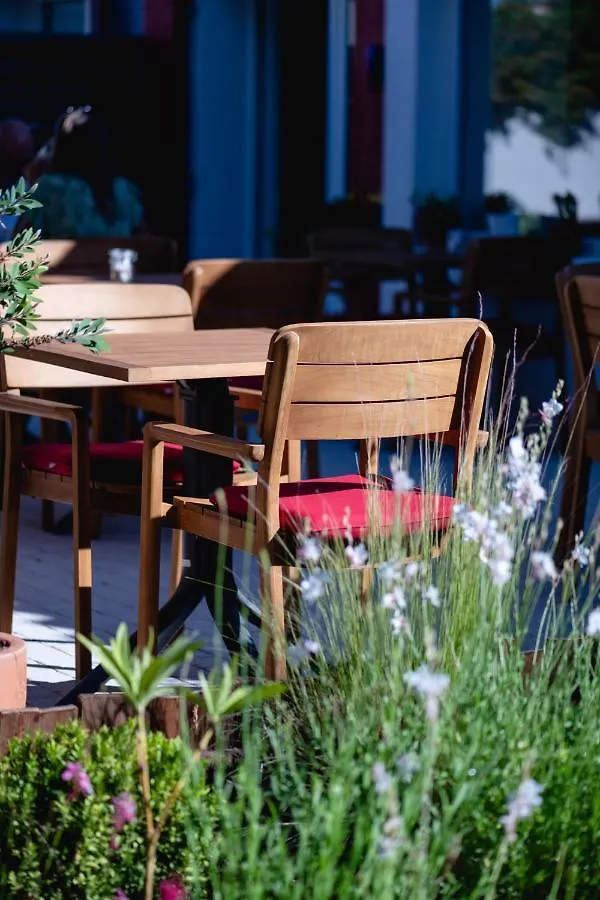 Hotel Les Volets Rouges - Cassis 2*,