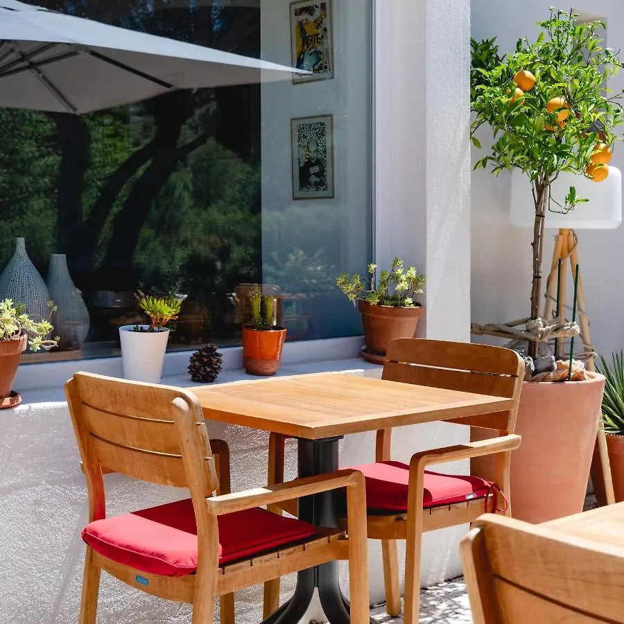 HôTEL LES VOLETS ROUGES - CASSIS Hotel