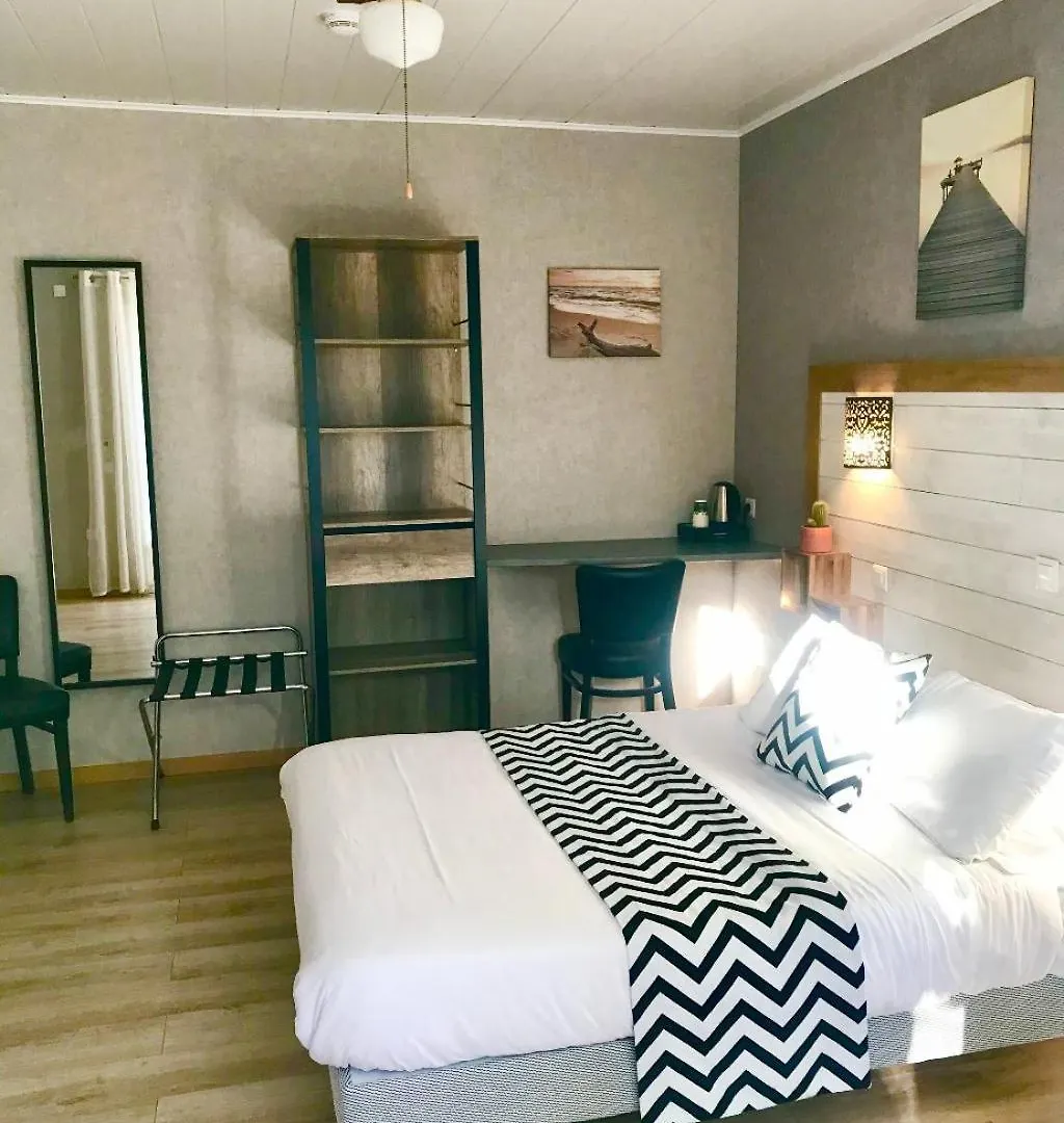 **  Hotel Les Volets Rouges - Cassis France