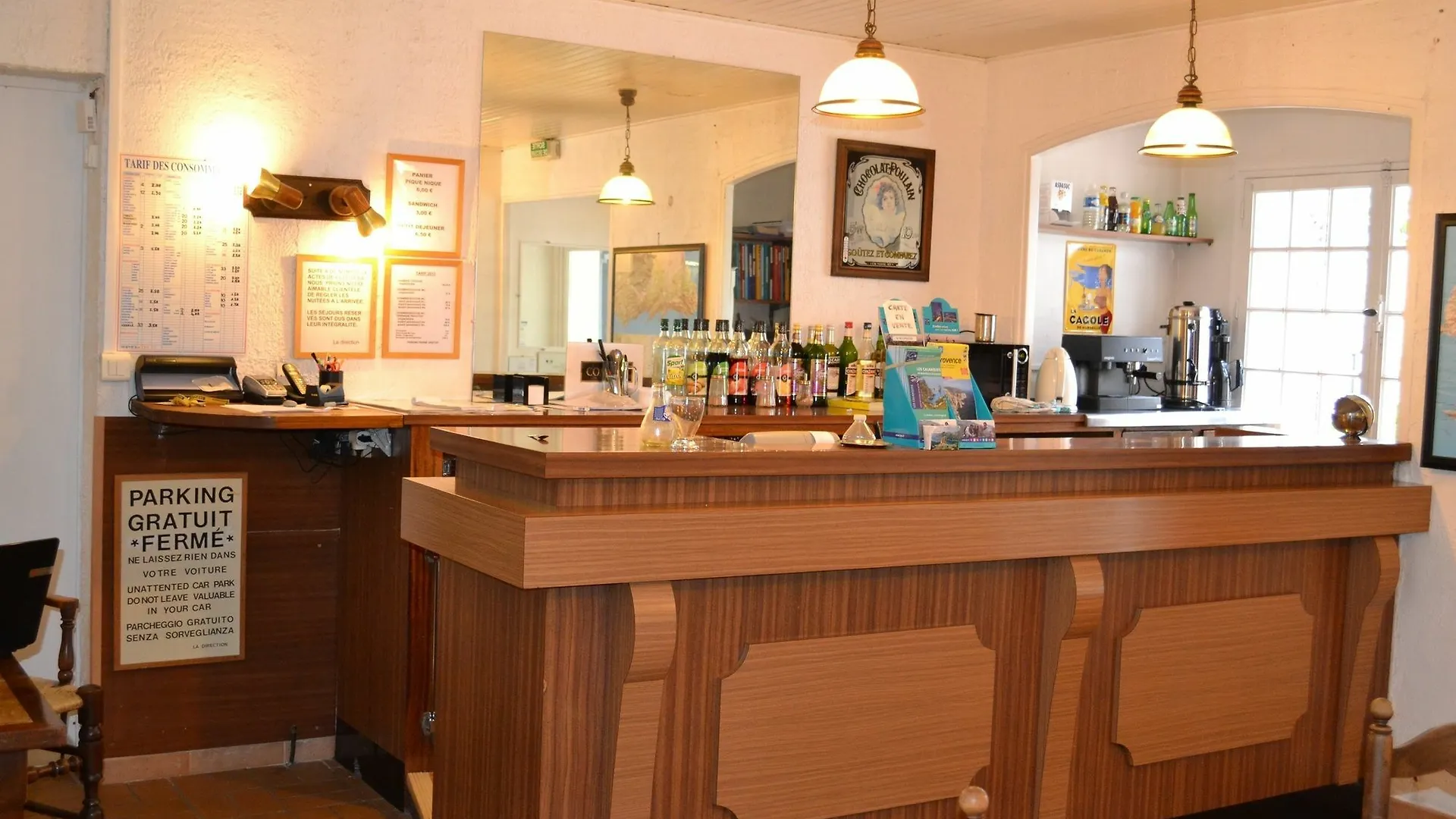 ** Hotel HôTEL LES VOLETS ROUGES - CASSIS France